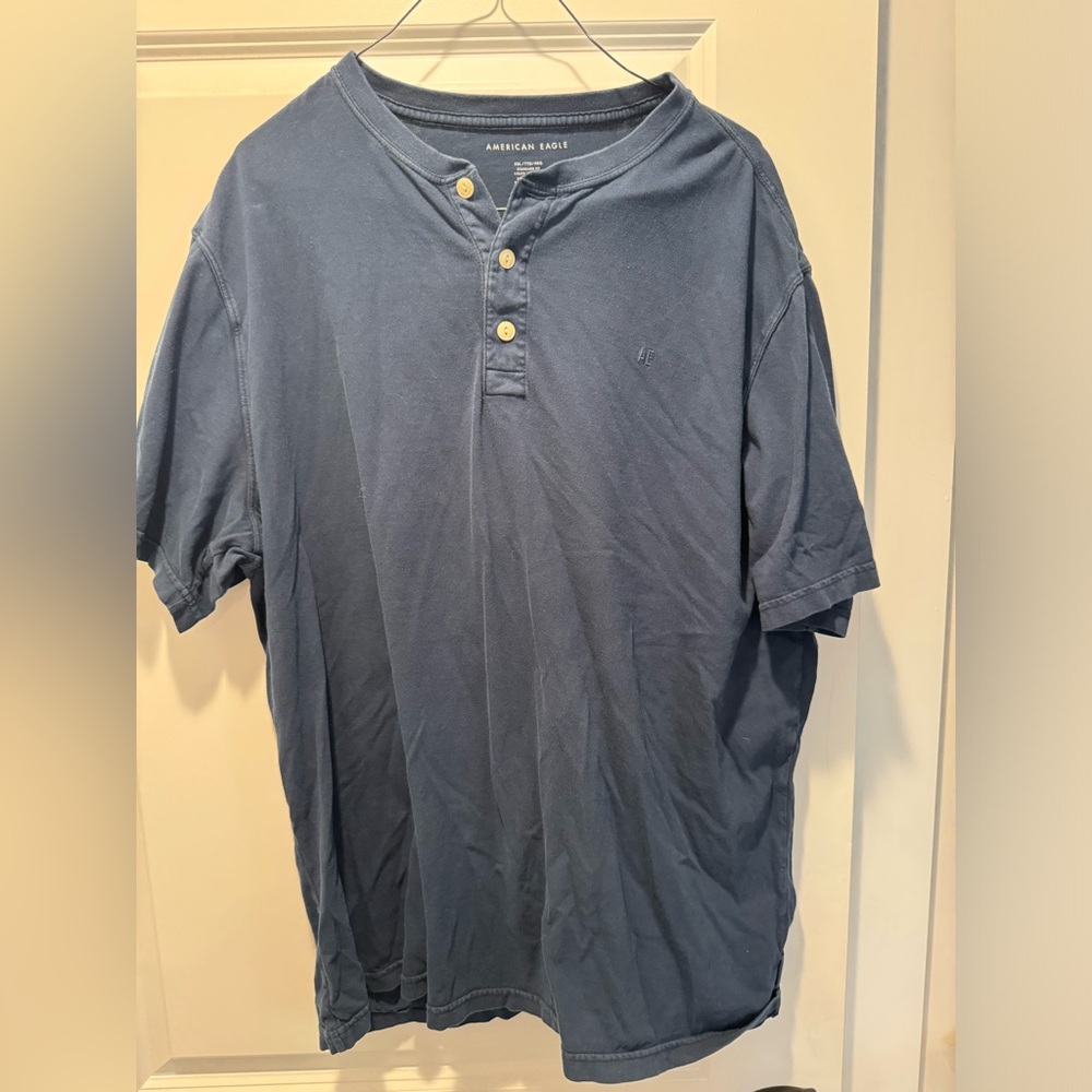 American Eagle Henley short sleeve shirt